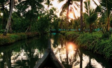 Munnar – Thekkadey – Alappuzha.